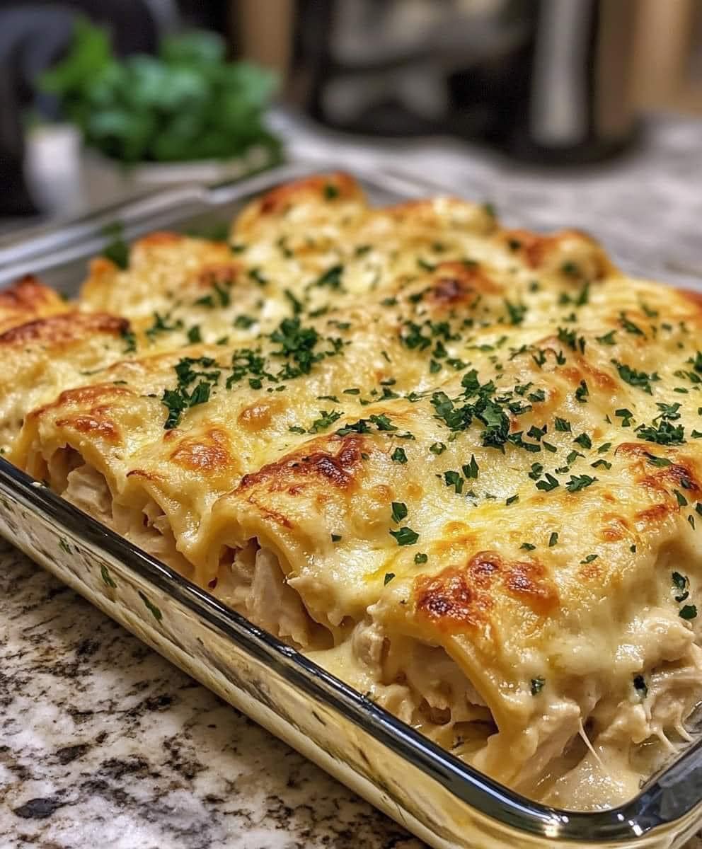 Garlic Parmesan Chicken Lasagna Bake